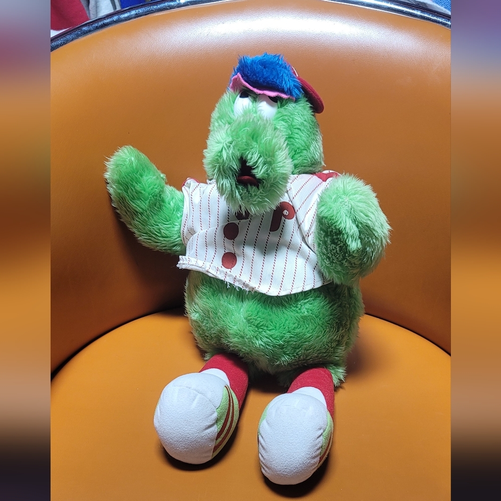 Vintage Phillie Phanatic plus doll, ©️ 1986